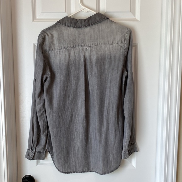 Bella Dahl V Neck Two Pocket Denim Shirt - Gray - Small - Picture 4 of 6